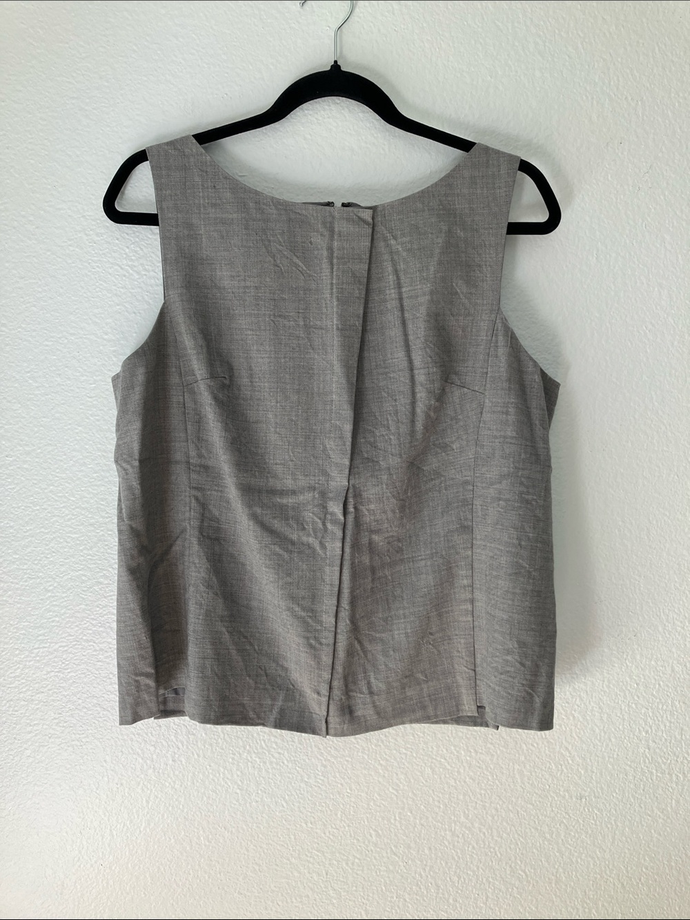 Banana Republic Gray Sleeveless Shell Tank Top - Sleek Office Layering Workwear